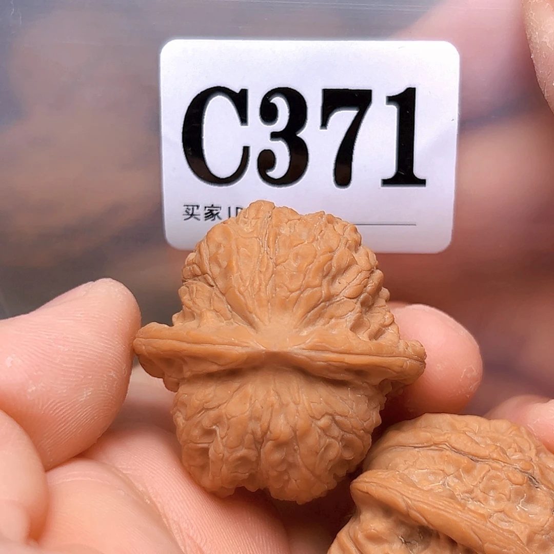 文玩核桃吊坠37血麒麟