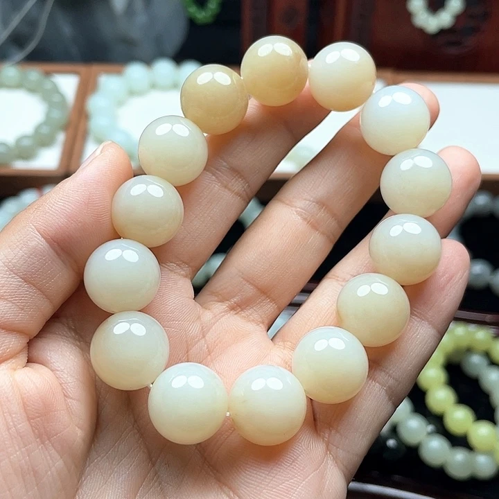 大***子未镶嵌手串和田玉