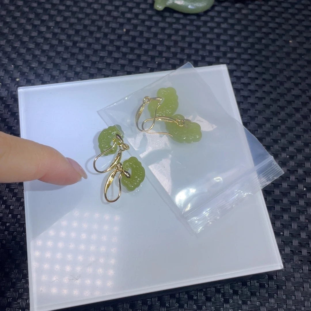 和田玉未镶嵌颈饰鸡油黄如意耳坠