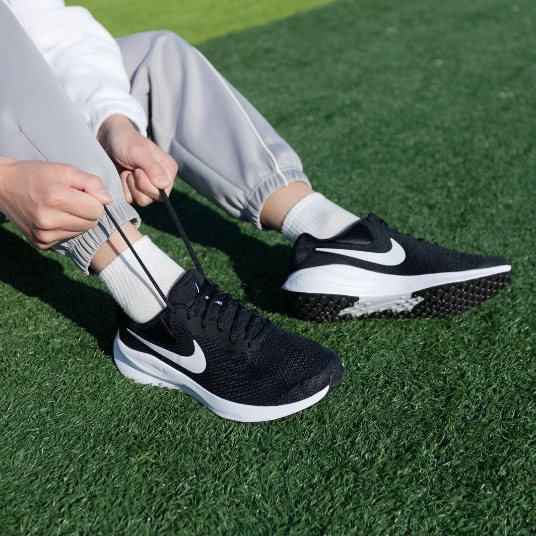 Nike耐克男子透气运动鞋REVOLUTION 7公路专业跑步鞋子宽版FB8501