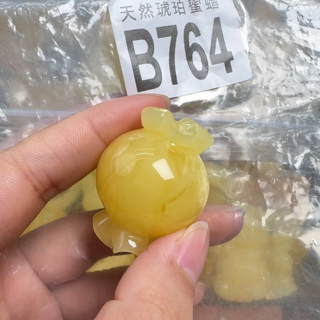 蜜蜡未镶嵌珠宝奇石