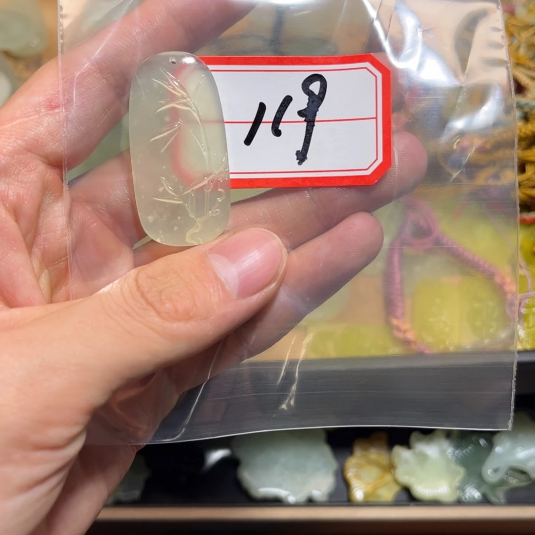 蛇纹石玉颈饰合金