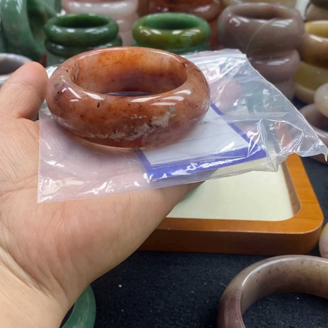 陈***香未镶嵌手镯石英质玉