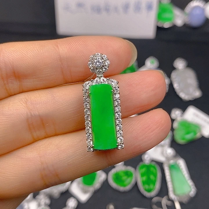 爱***活翡翠银S925镶嵌颈饰