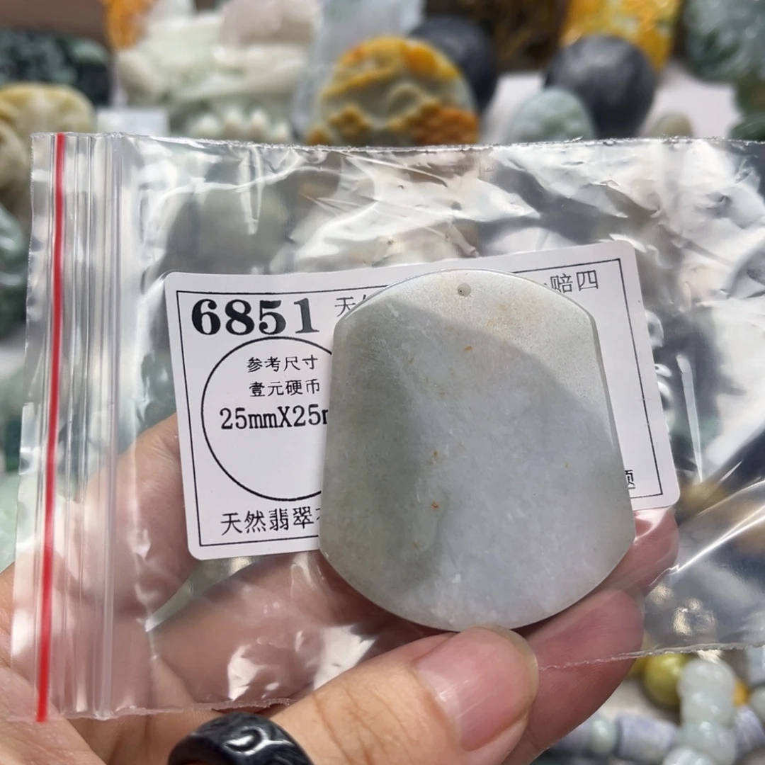 翡翠未镶嵌颈饰6851
