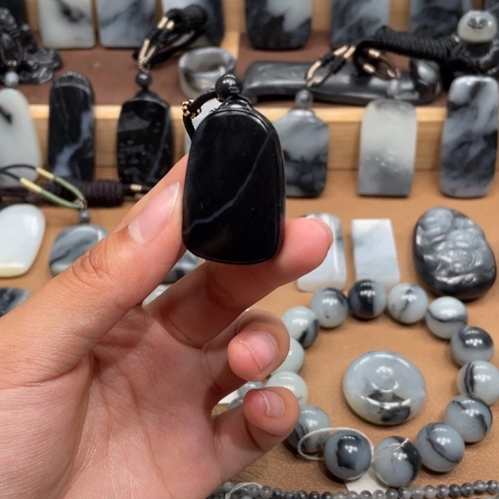 和田玉未镶嵌颈饰