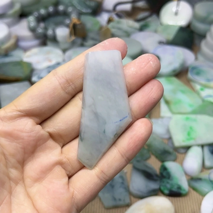 宝****定制翡翠未镶嵌A货