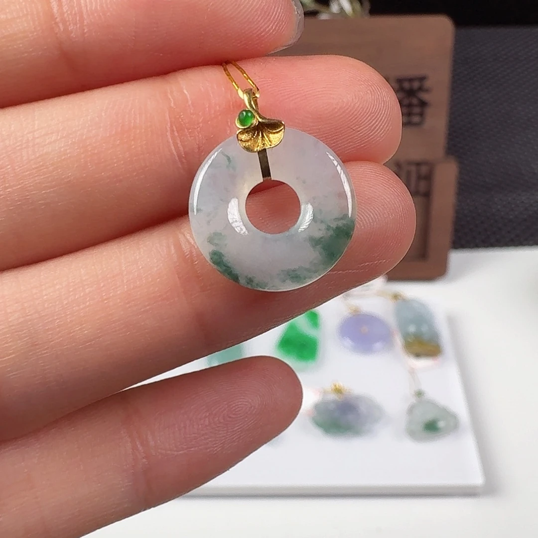 翡翠18K金镶嵌颈饰