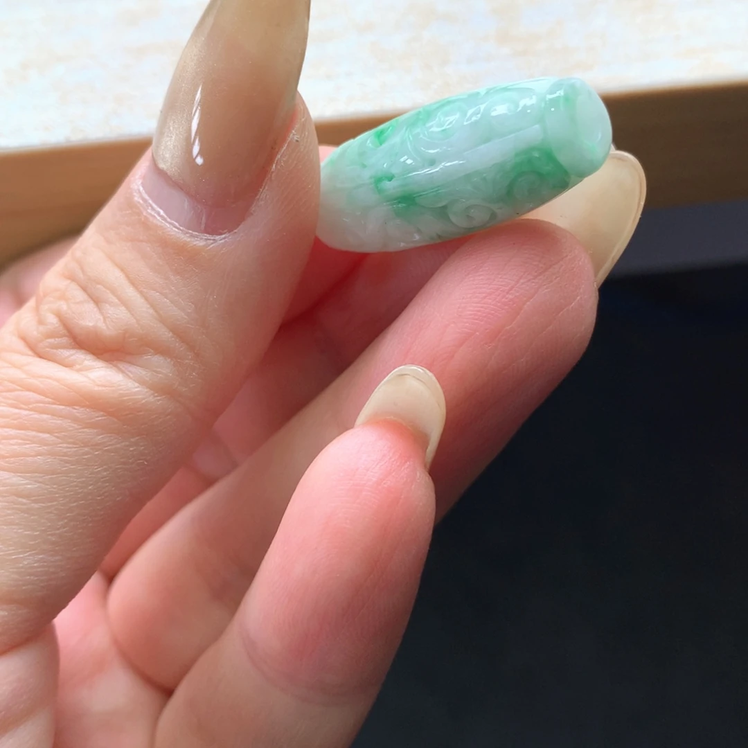 翡翠未镶嵌颈饰吊坠