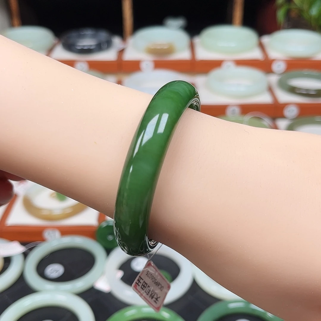 和田玉未镶嵌手镯