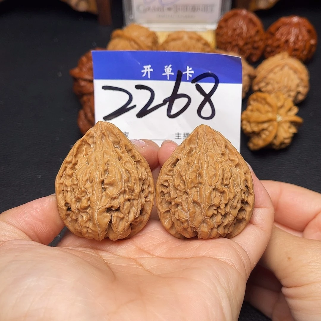 文玩核桃把件坐佛38尺。 无刀