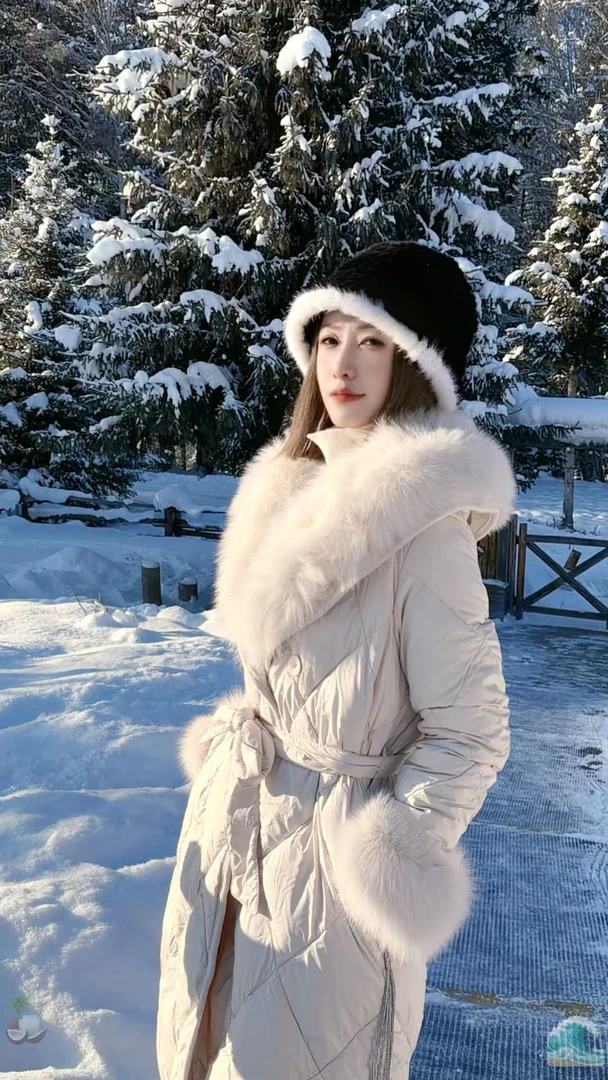 熙薇『柏林往事』2025冬季新款设计师大毛领中长款羽绒服H6871