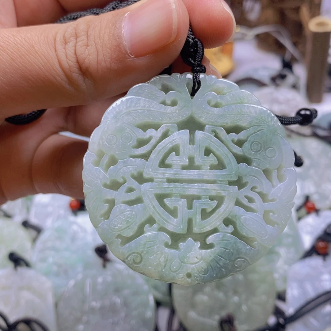 翡翠颈饰未镶嵌翡翠