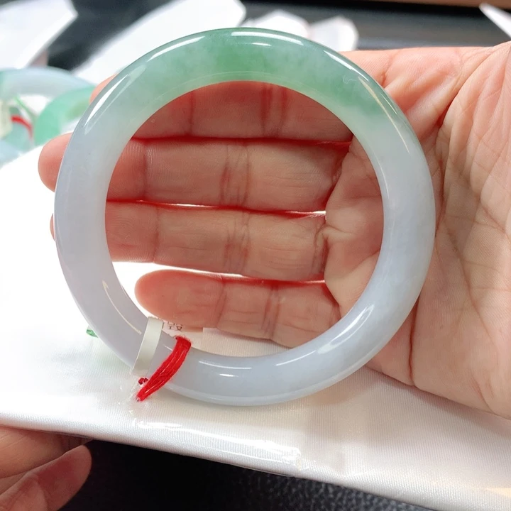 翡翠手镯未镶嵌56565656