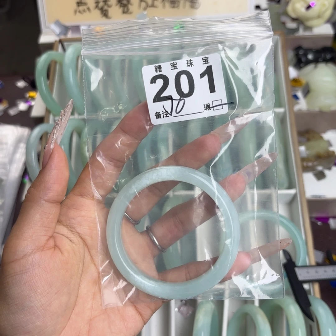 未镶嵌蛇纹石玉手镯胖***w