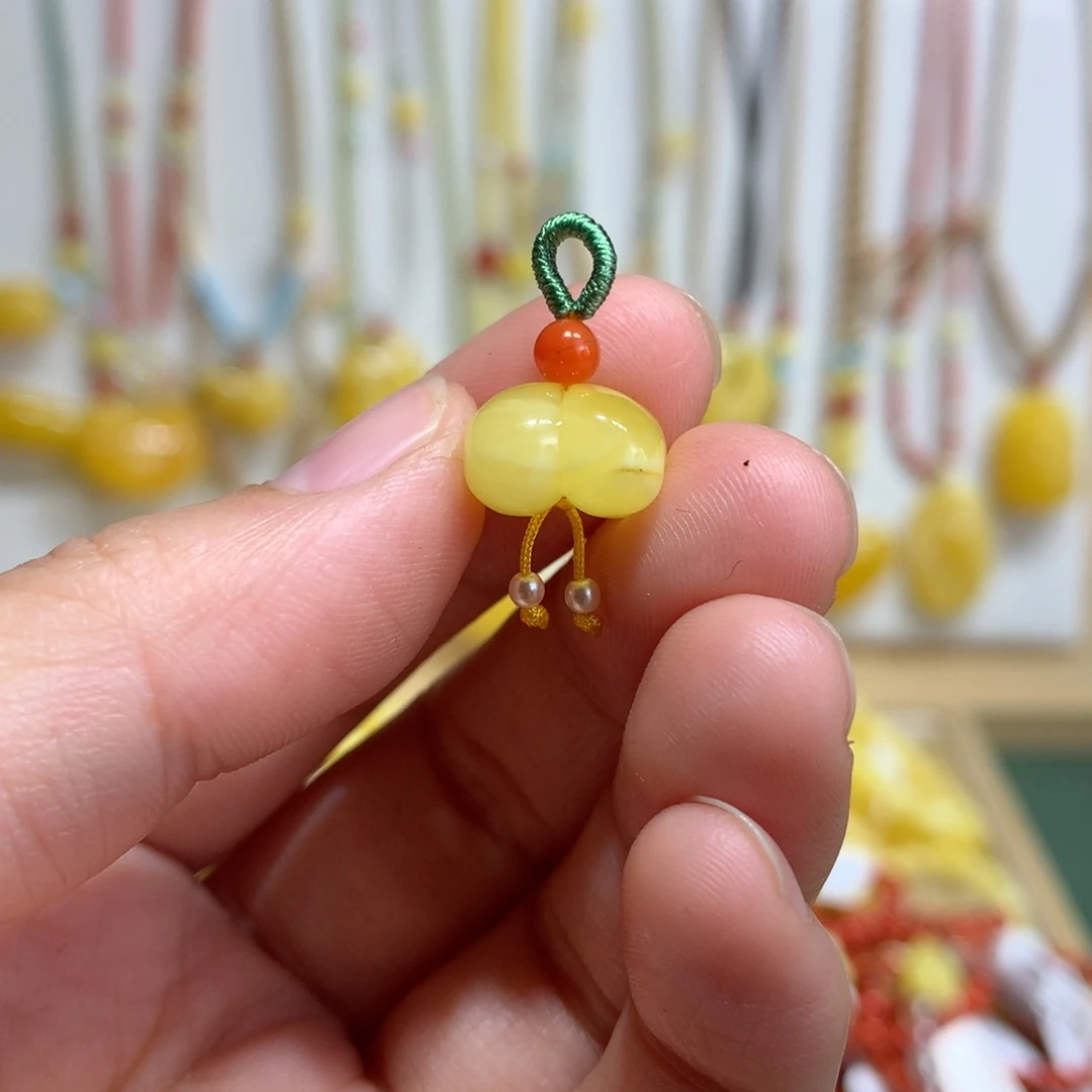 蜜蜡未镶嵌裸石特价瑕疵