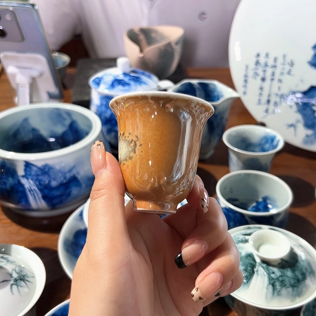 青花手绘颜色釉主人杯