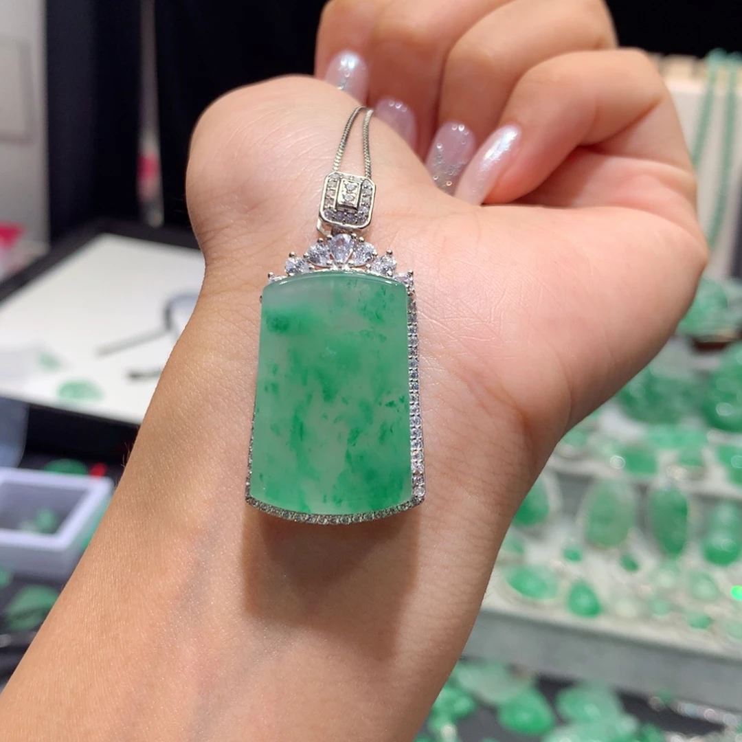 颈饰银S925镶嵌石英质玉（非洲翠）