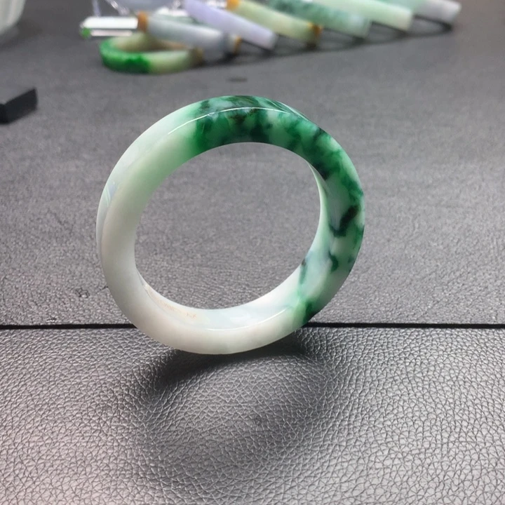 定制翡翠未镶嵌镯子