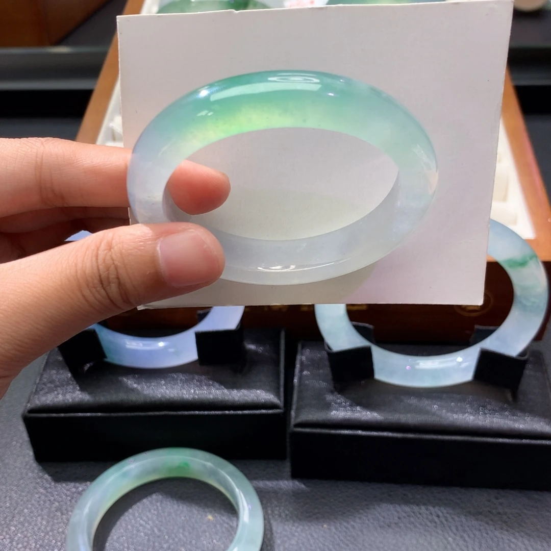 未镶嵌手镯翡翠贵妃
