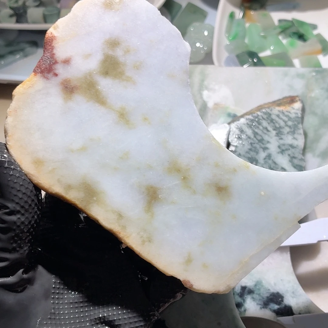 颈饰未镶嵌翡翠边角料