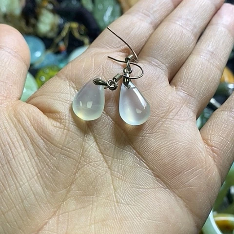 岫玉未镶嵌耳环一对