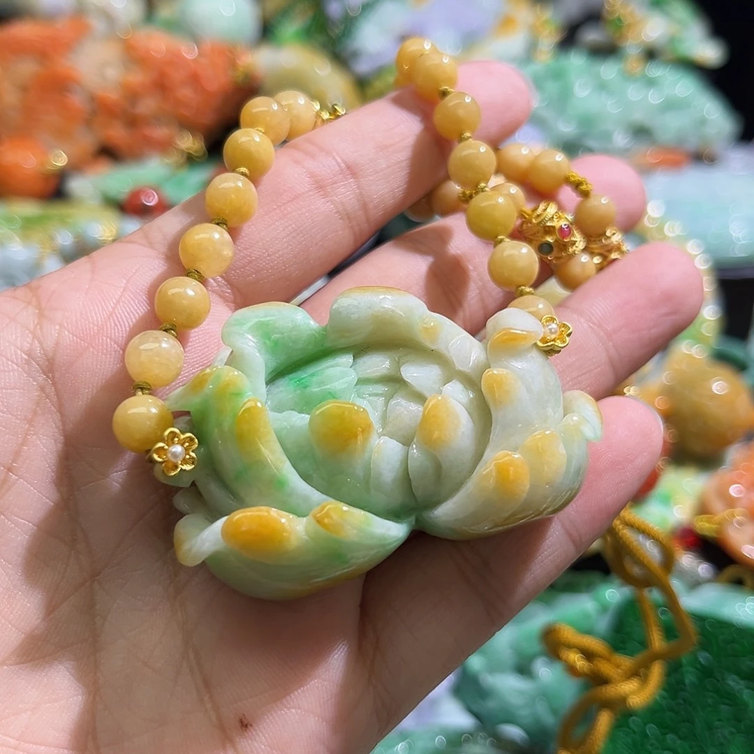 翡翠未镶嵌颈饰待编织