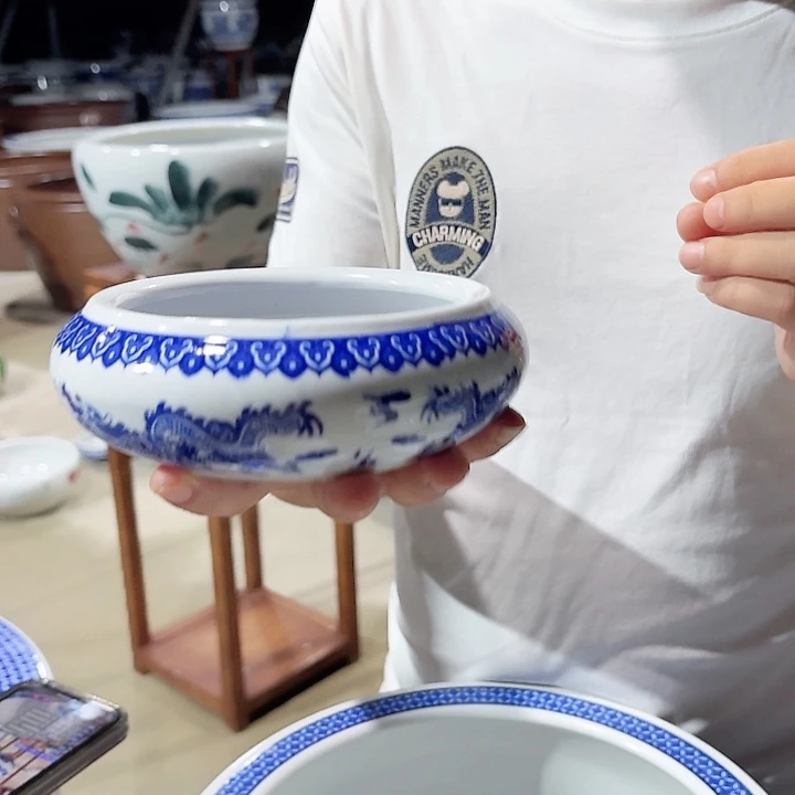 瓷片直径15厘米高度6厘米…………