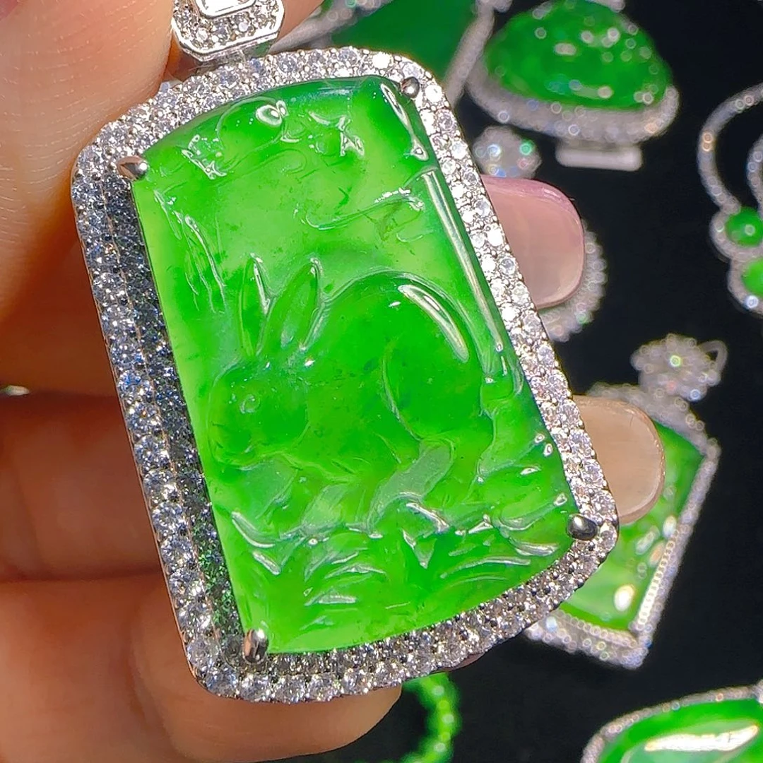 翡翠吊坠(赠链)未镶嵌