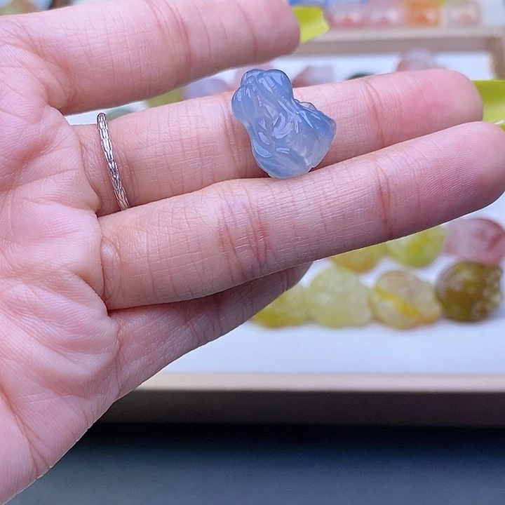 嫣***宝玛瑙/玉髓合金车挂