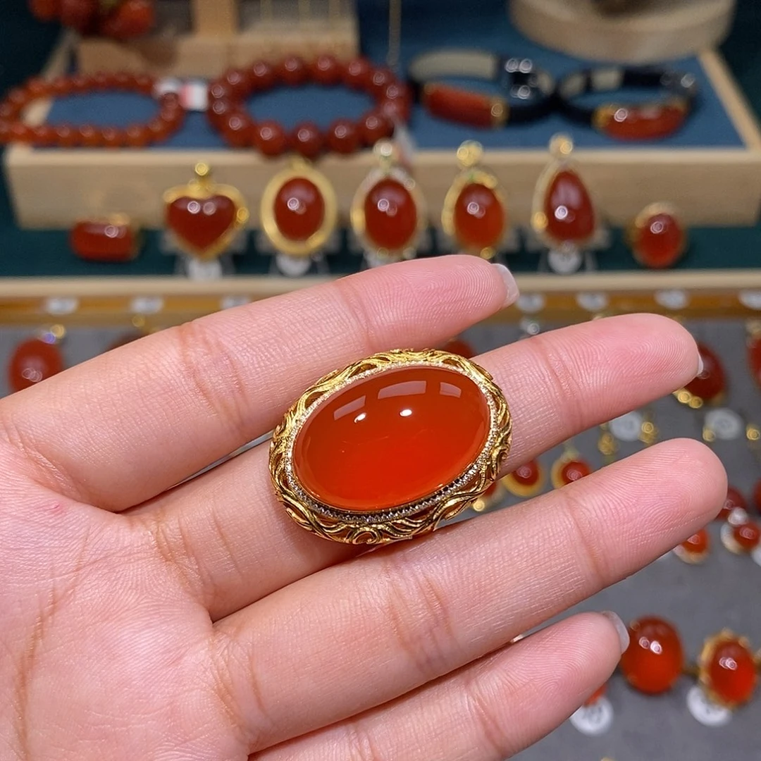 黛****南红玛瑙18K金镶嵌戒指