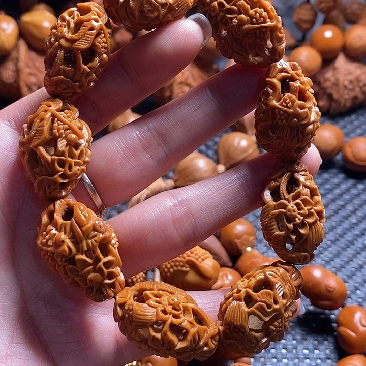 吊坠橄榄核镂空金玉满堂