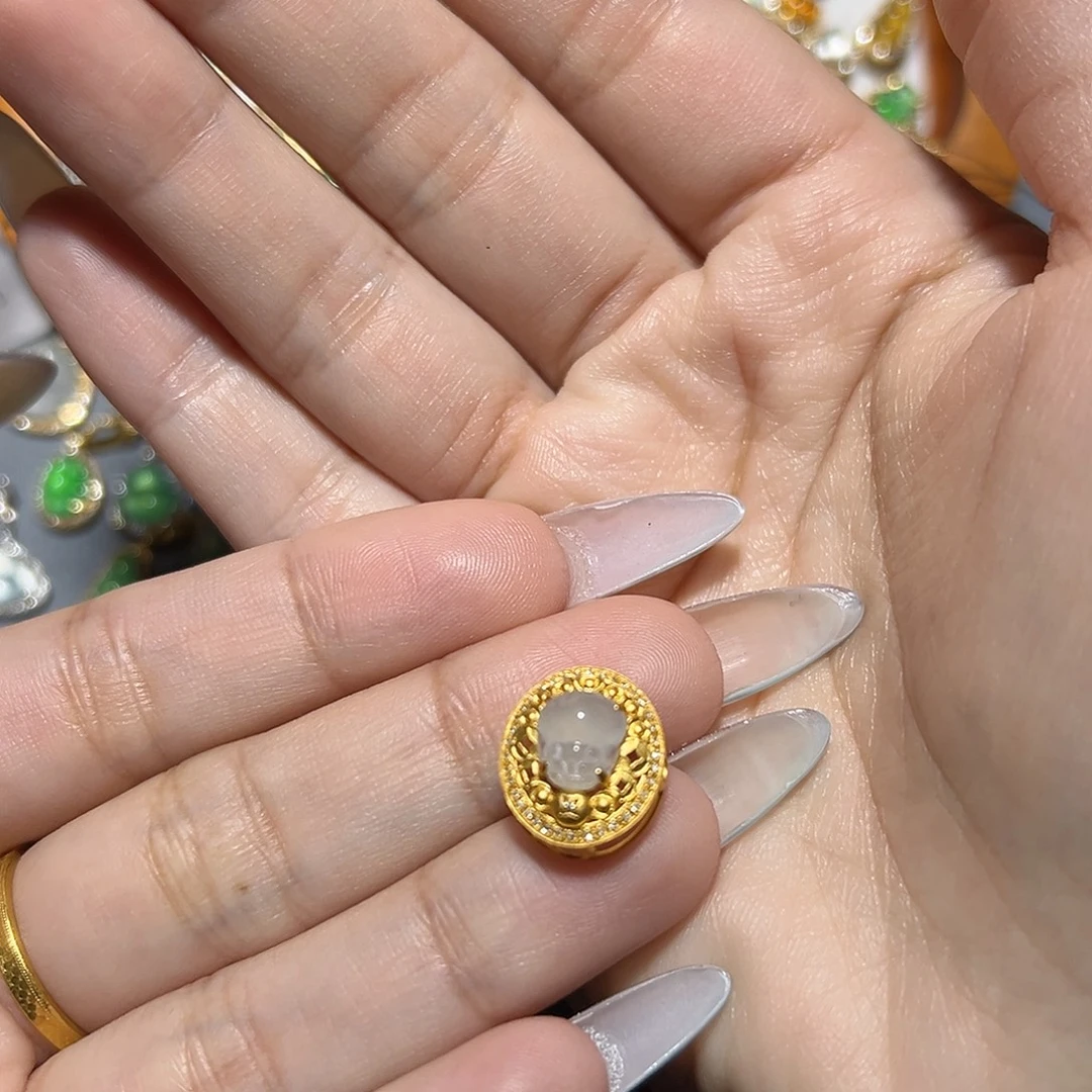 翡翠18K金镶嵌颈饰