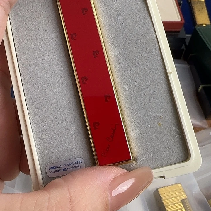 皮尔卡丹红漆细长条