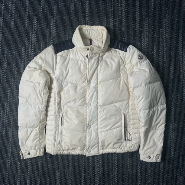 99新 MONCLER 拉链立领徽标款羽绒服/1码/2170