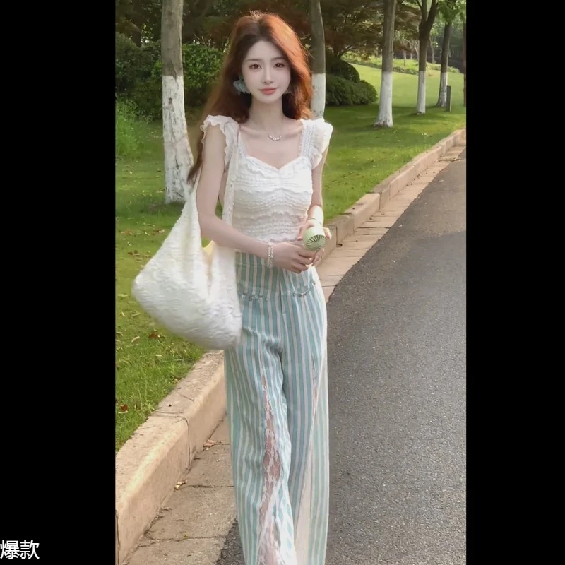 小众不撞款穿搭套装女夏季白色褶皱方领背心条纹直筒休闲裤两件套