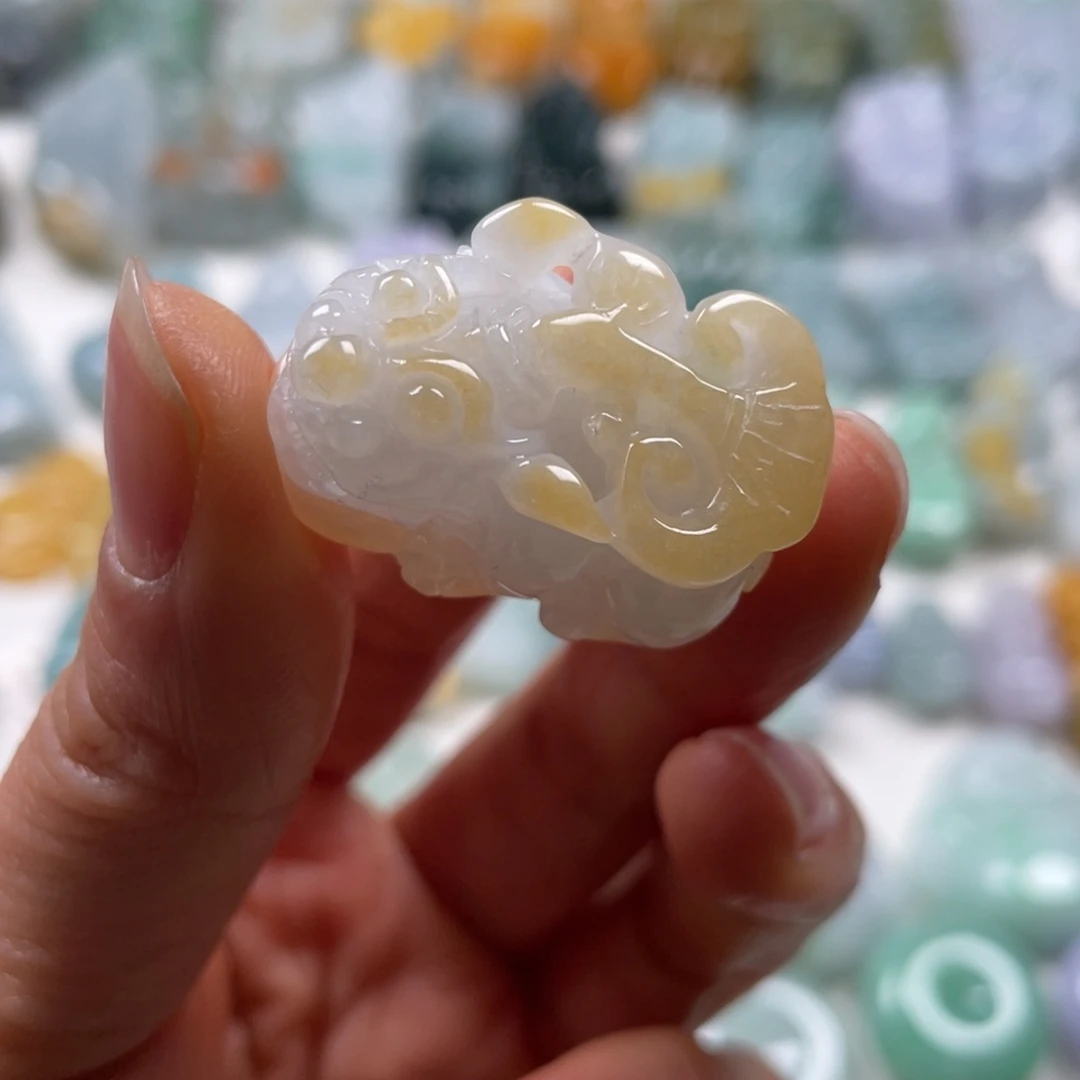 翡翠吊坠(赠链)未镶嵌