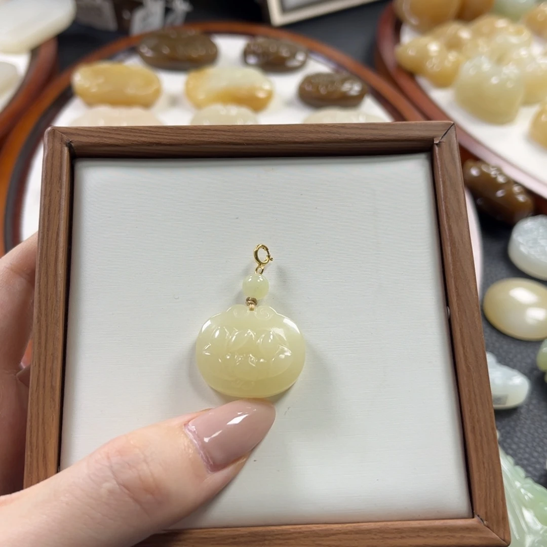 颈饰未镶嵌和田玉