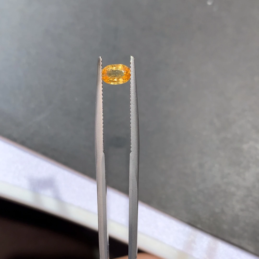 彩色蓝宝石裸石0.8克拉