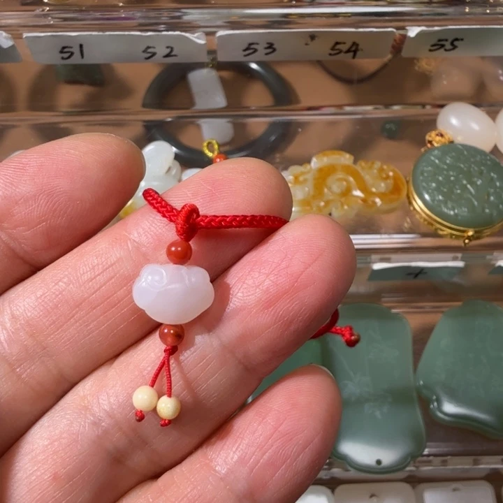 和田玉未镶嵌颈饰十*戒如意锁有裂