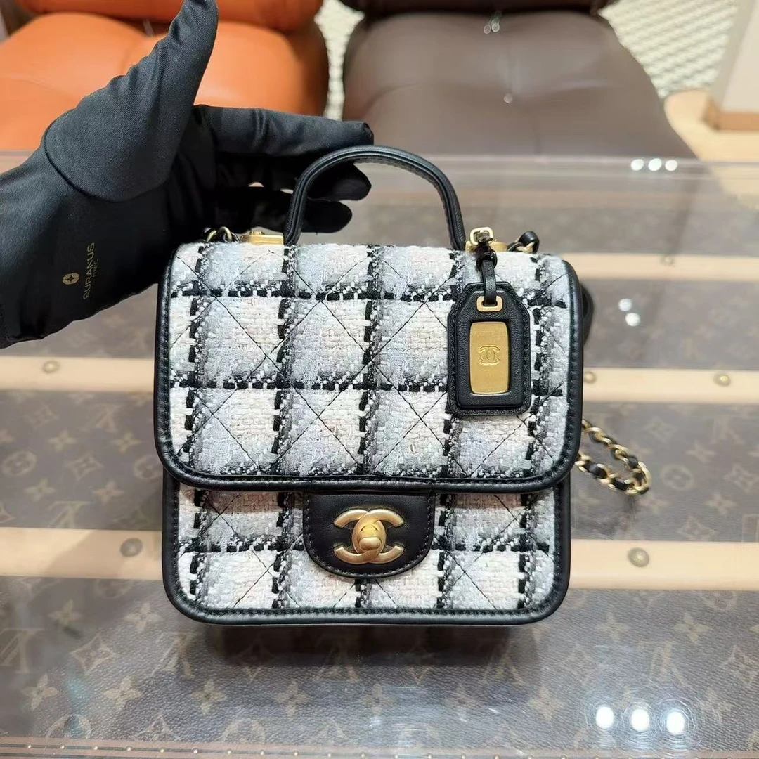 全新未使用 Chanel/香奈儿 22k黑白熊猫配色邮差毛呢 芯片款