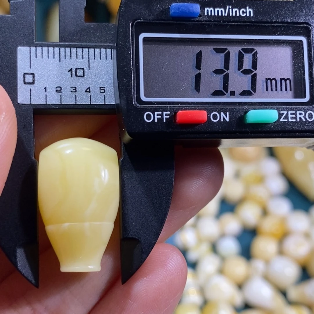 蜜蜡裸石未镶嵌配饰