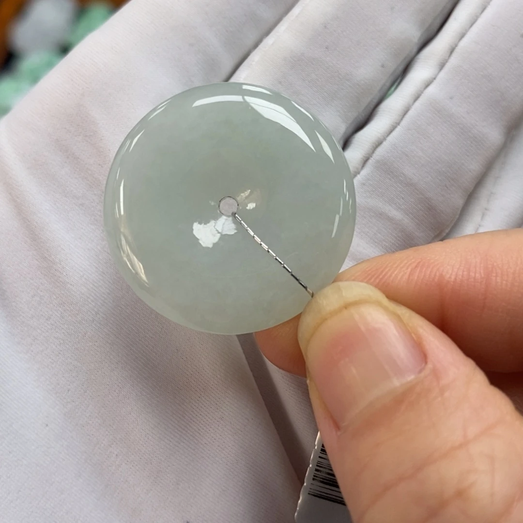 翡翠颈饰未镶嵌平安扣