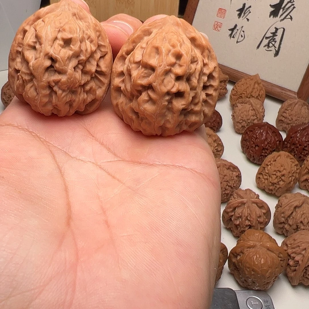 匿***M吊坠文玩核桃祥云