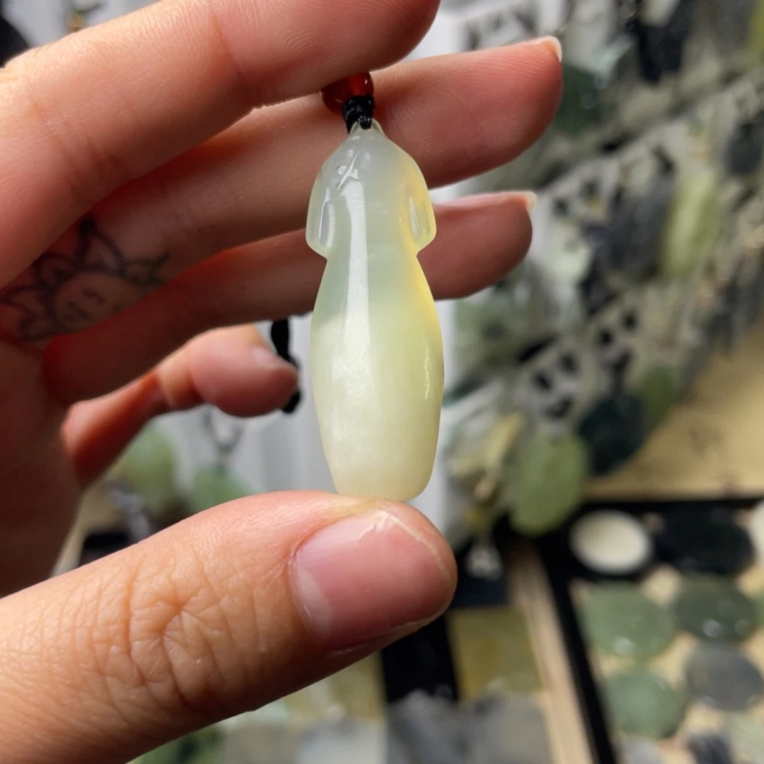 岫玉颈饰未镶嵌旗袍吊坠