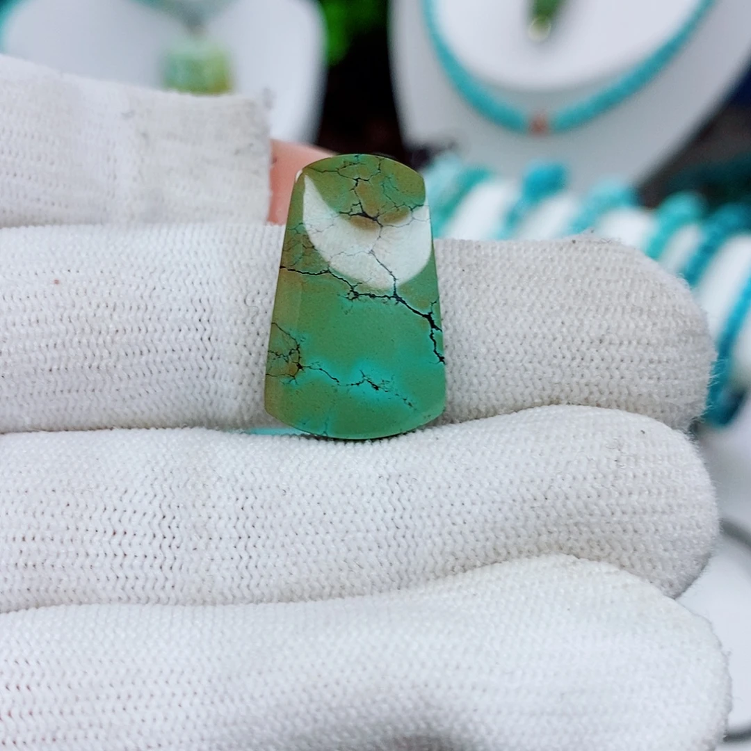 绿松石未镶嵌颈饰