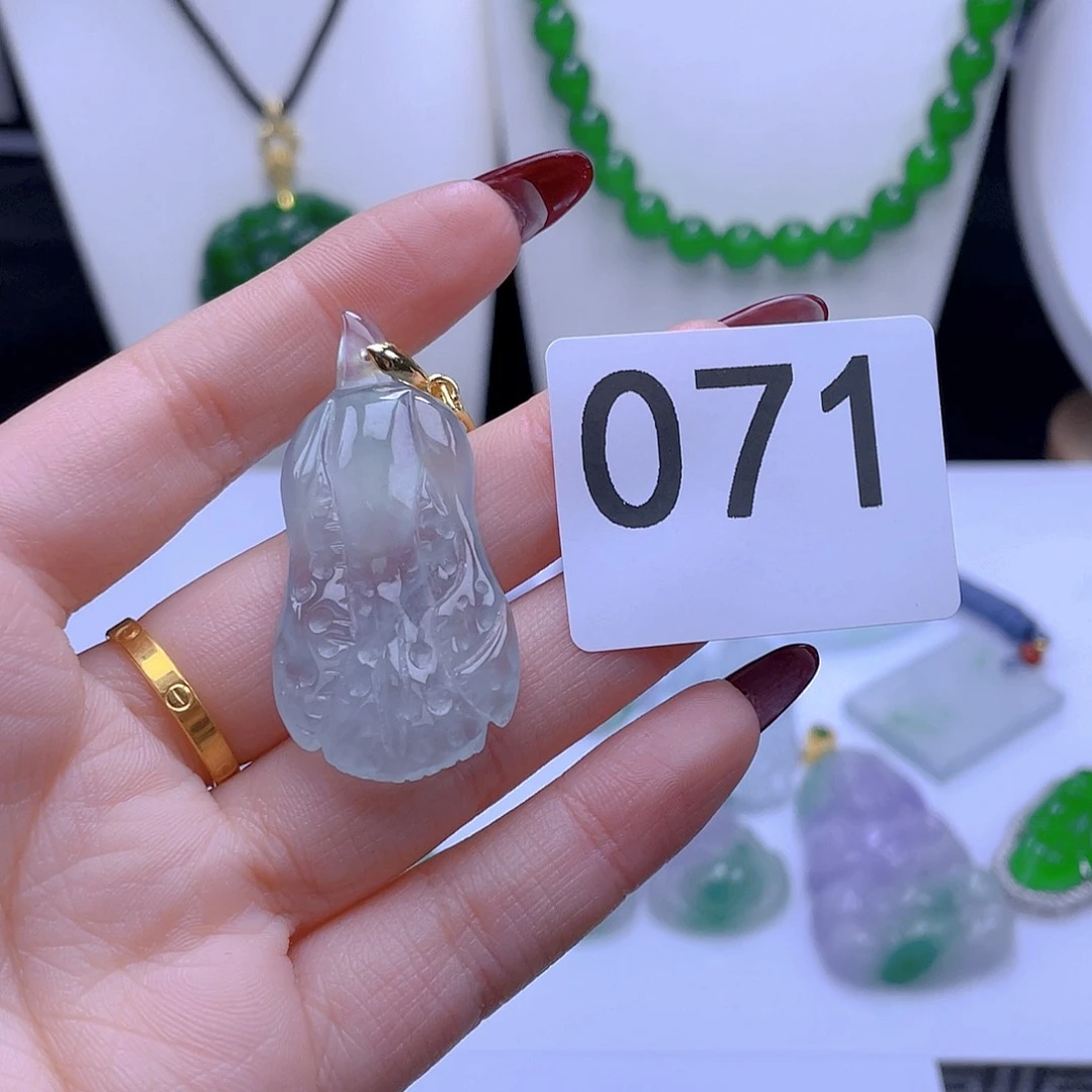 翡翠吊坠(赠链)未镶嵌