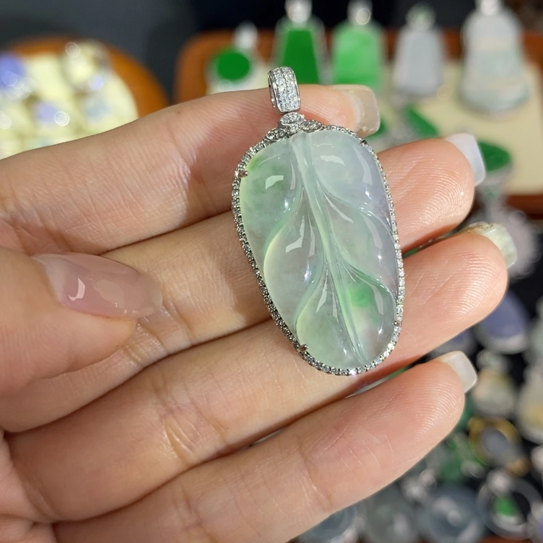 翡翠18K金镶嵌颈饰A货翡翠