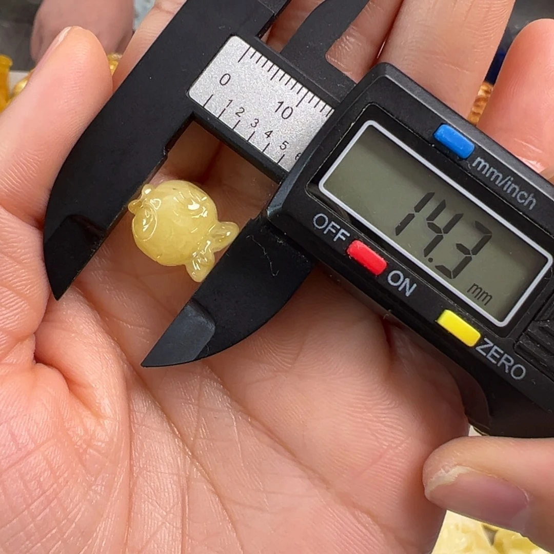 蜜蜡未镶嵌裸石微瑕