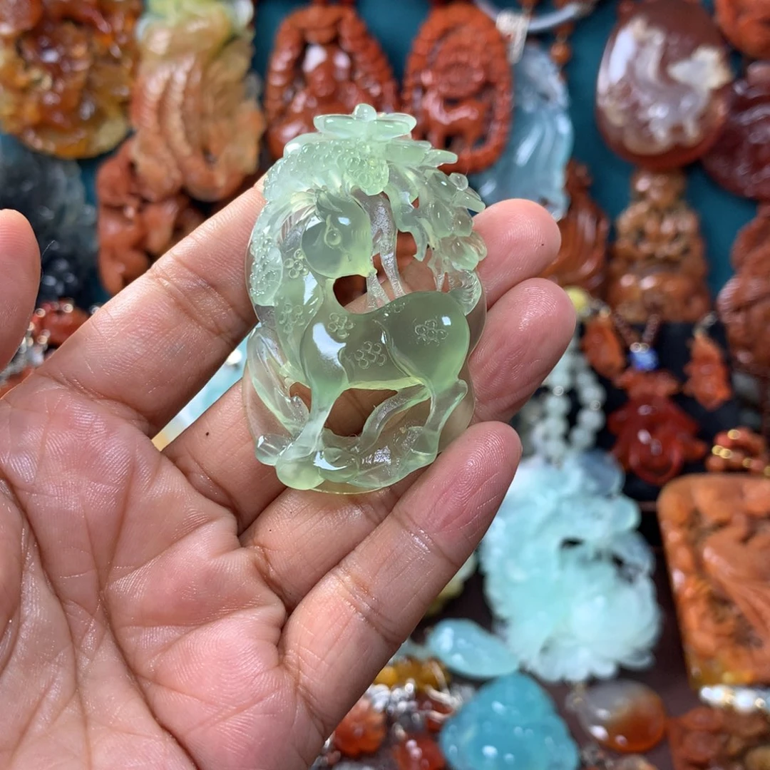 蛇纹石玉挂坠未镶嵌